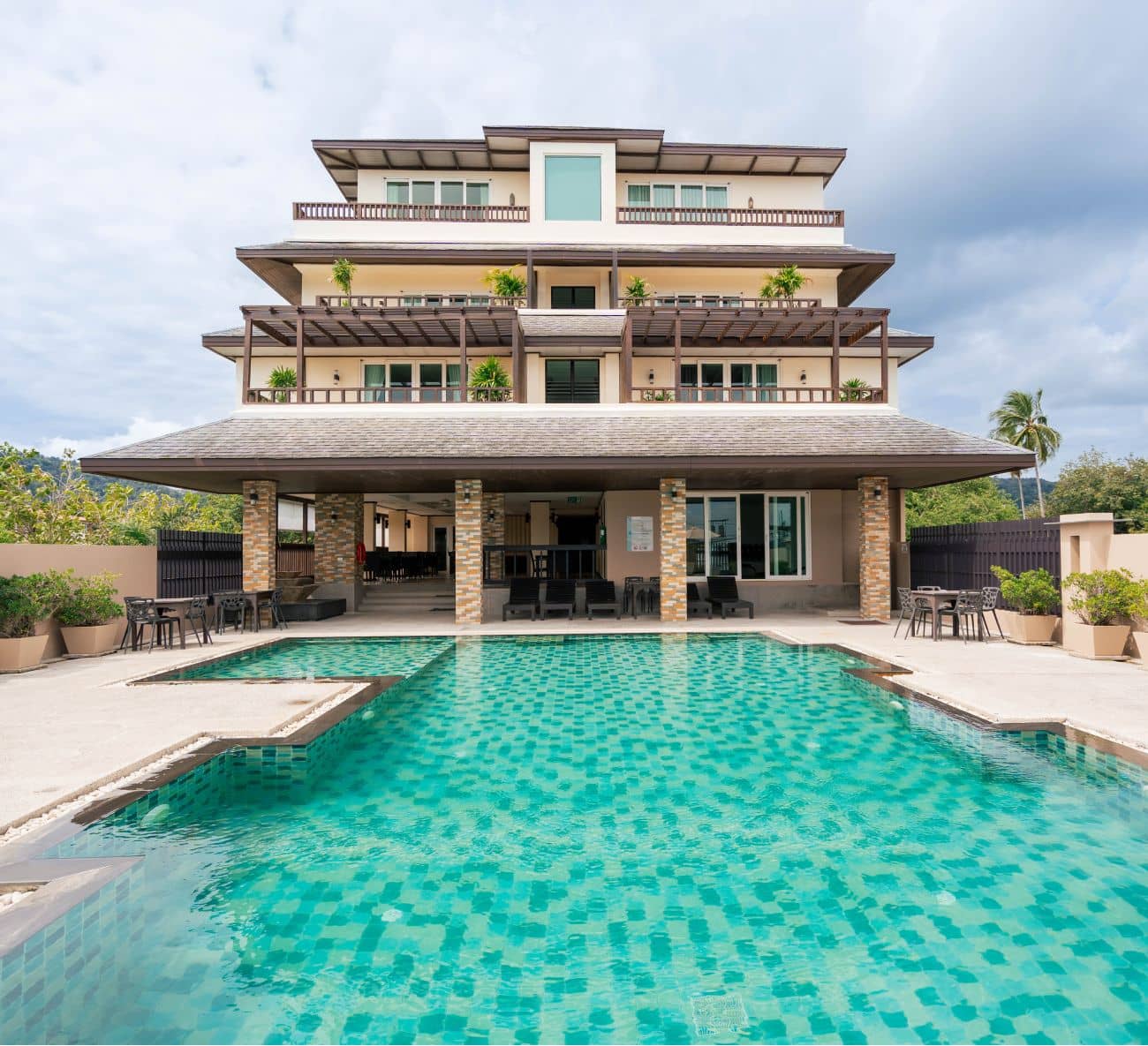 Service Ratana Hotel