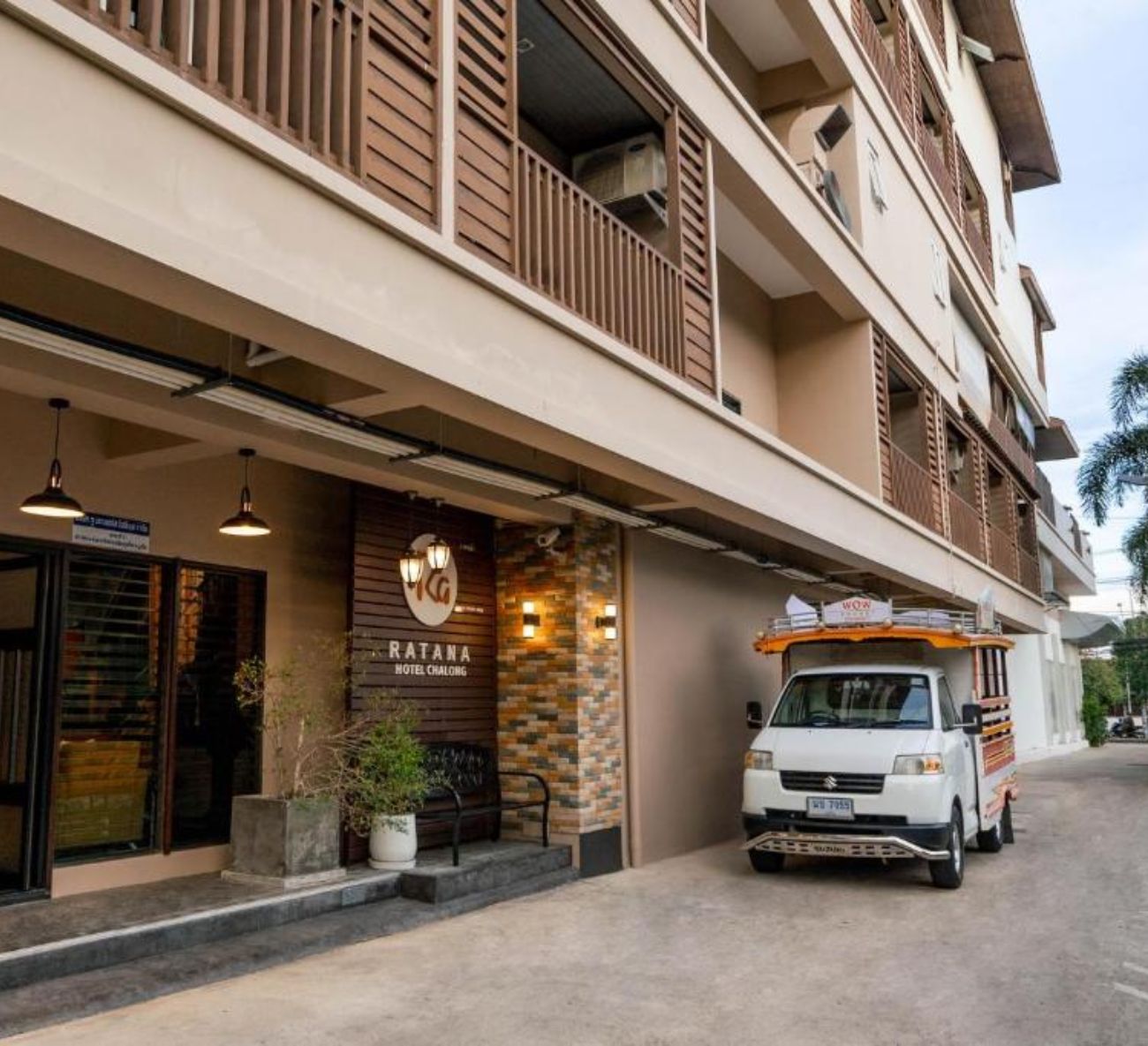 Shuttle service Ratana