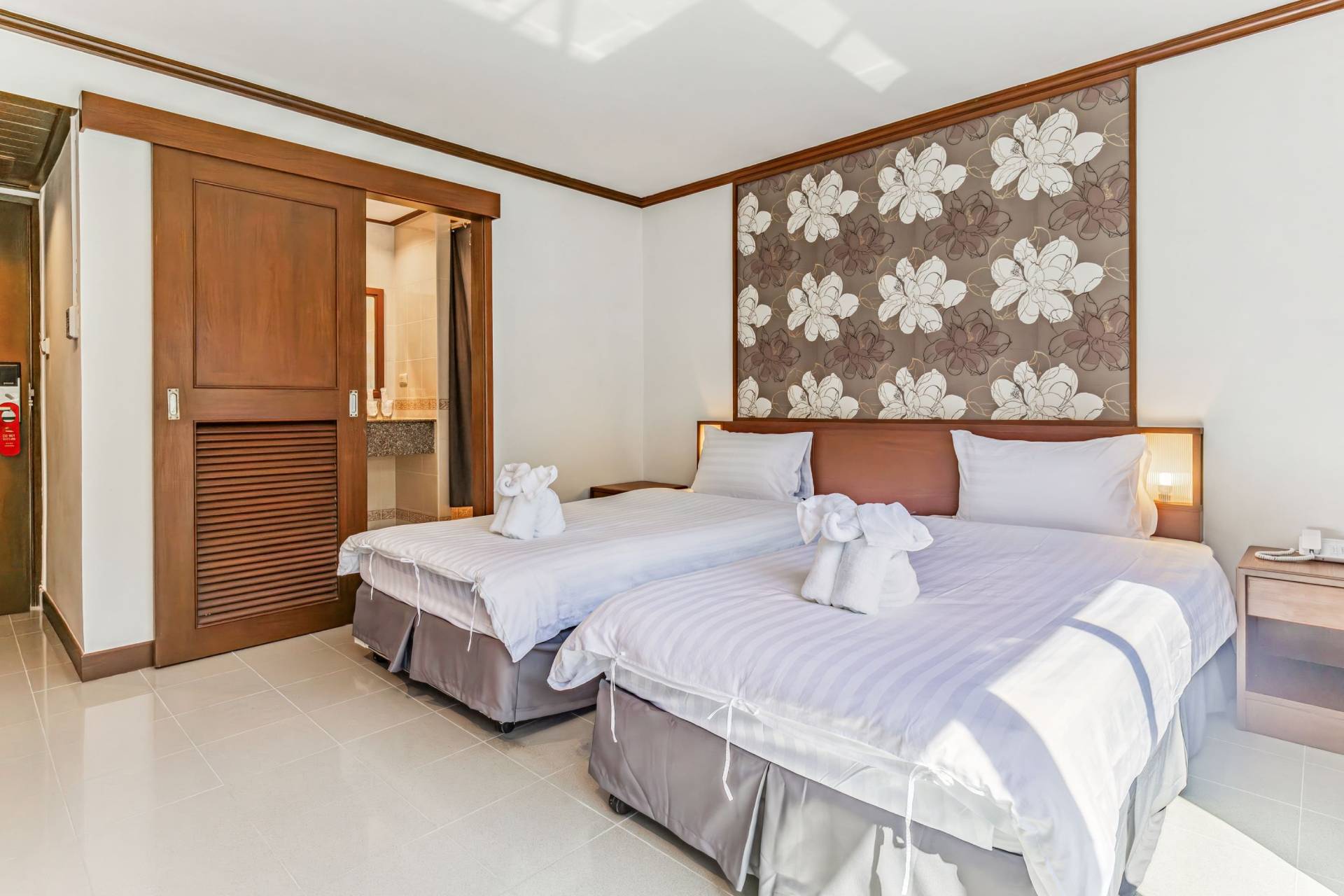 deluxe-twin-rattana karon